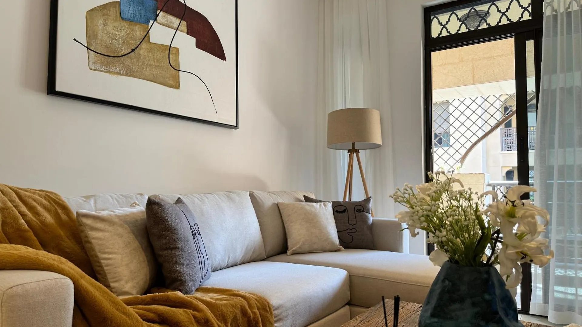 Luxurious 1Br Aprt Burj Khalifa Area Apartment Dubai